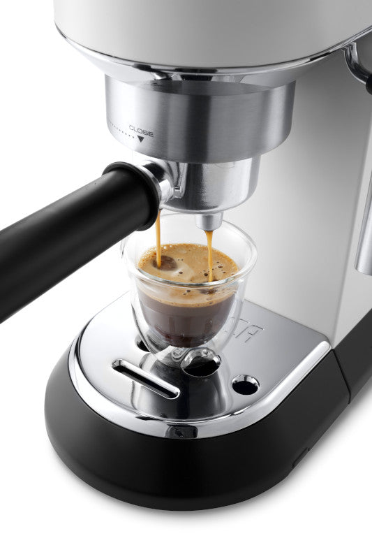 De’Longhi Dedica Deluxe Manual Espresso Machine in White – EC685W