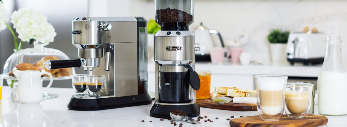 De’Longhi Dedica Deluxe Manual Espresso Machine with 15-Bar Pump in Stainless Steel – EC685M