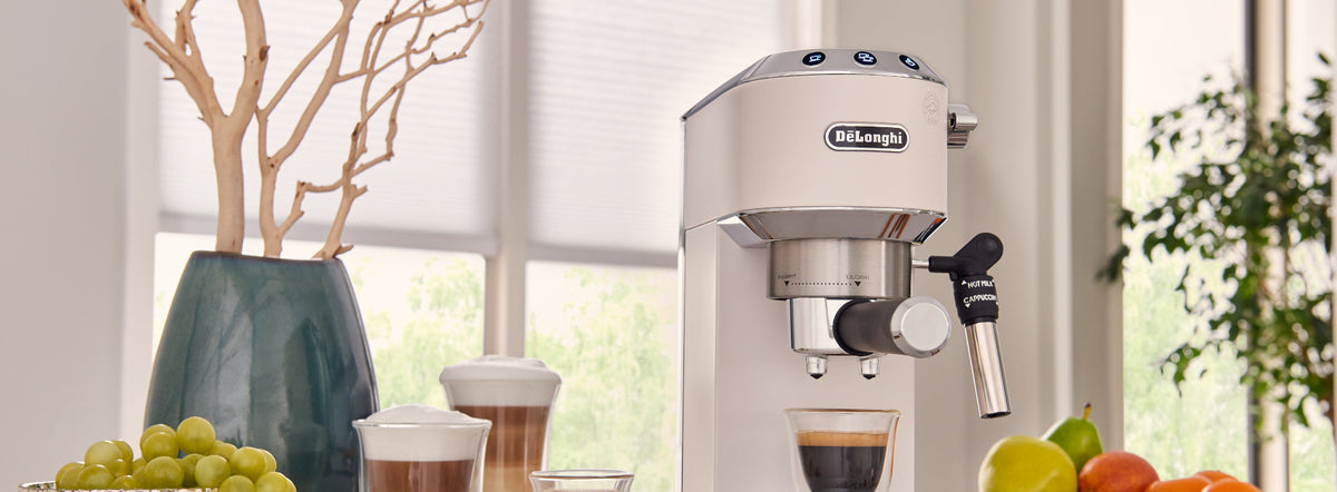 De’Longhi Dedica Deluxe Manual Espresso Machine in White – EC685W