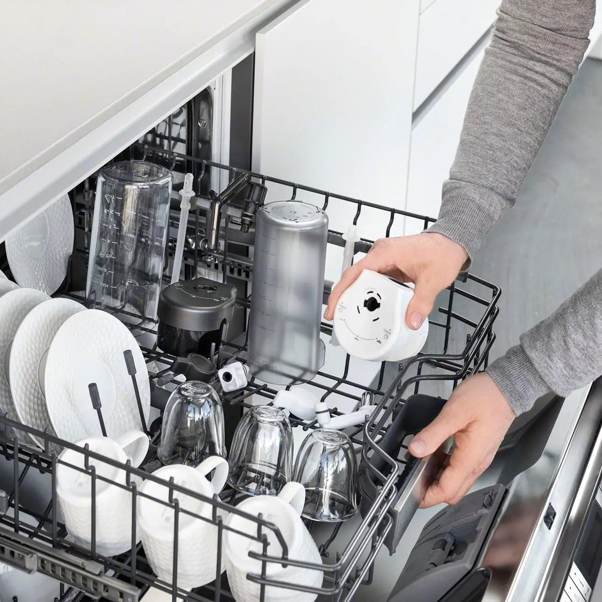 De’Longhi Eletta Explore Fully Automatic Hot and Cold Espresso Machine with Milk System