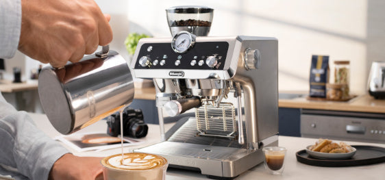 De’Longhi La Specialista Prestigio Semi-Automatic Espresso Machine with Built-In Grinder