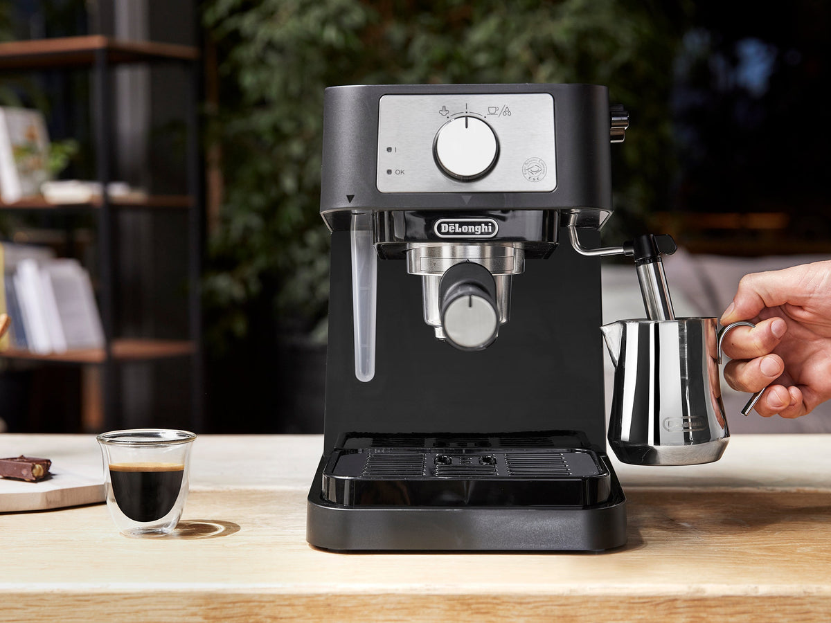 De’Longhi Stilosa Manual Espresso Machine with 15-Bar Pump