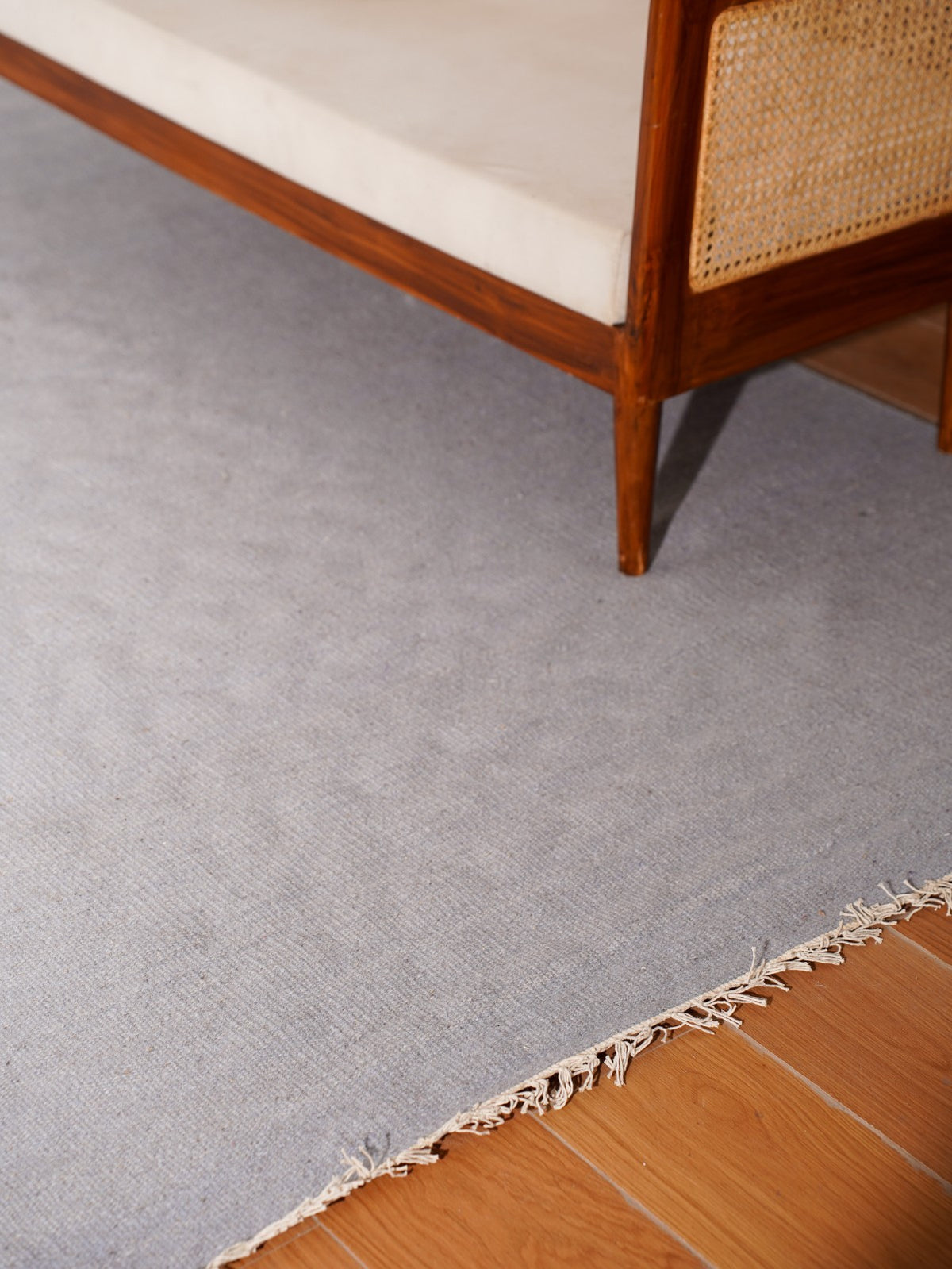 Handwoven Wool-Blend Kilim Area Rug, 5 x 8 ft Flatweave Rectangle – Silver